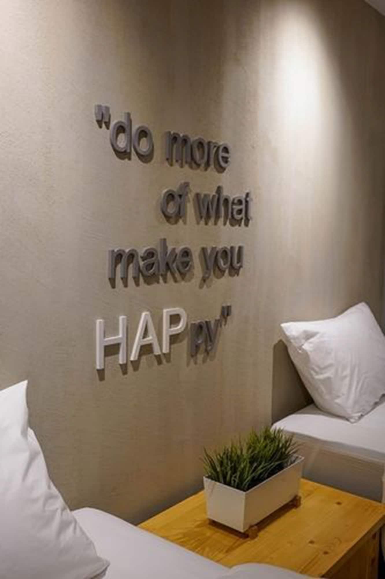 Hap@Sathorn Hotel Banguecoque Exterior foto