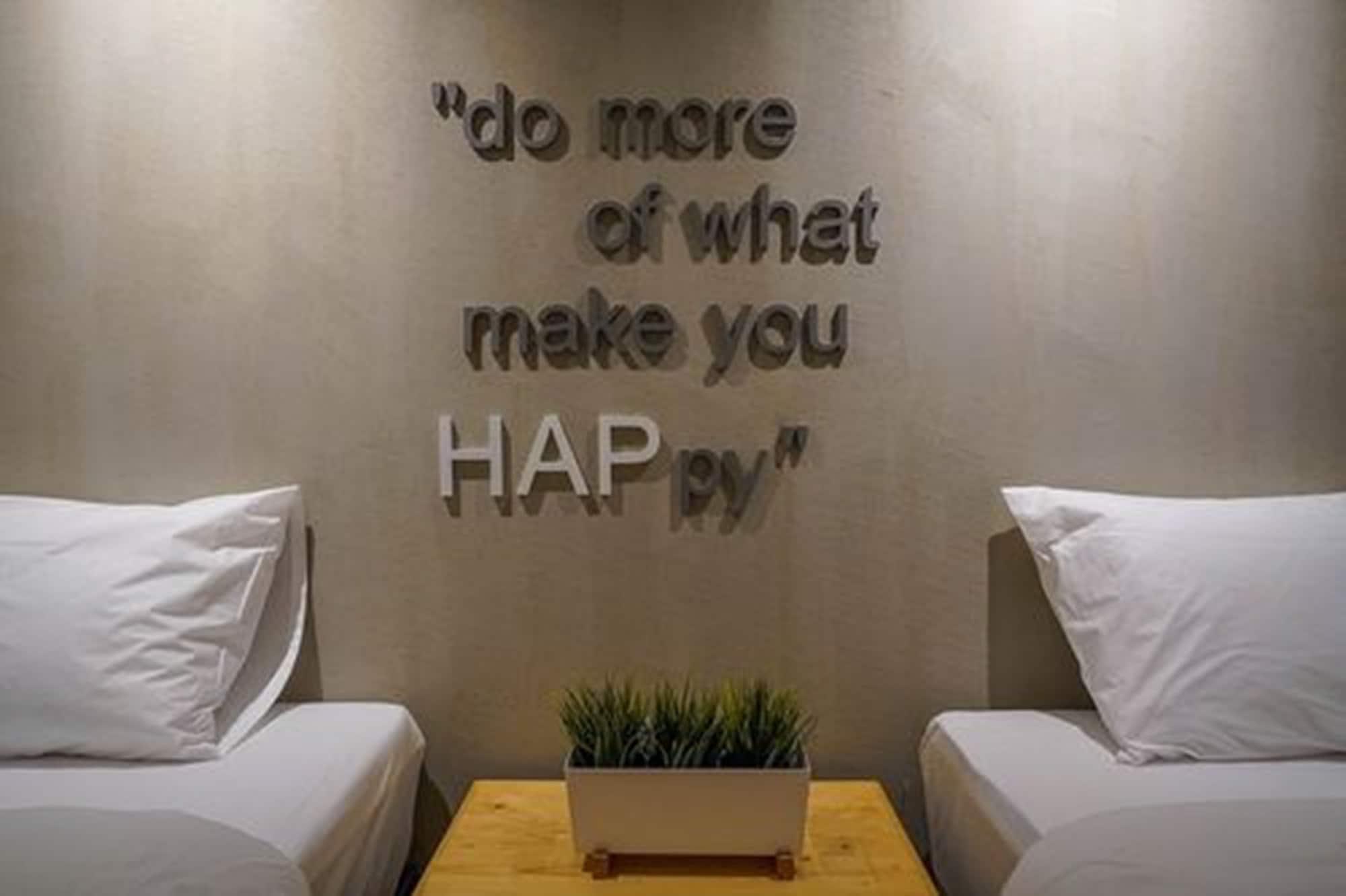 Hap@Sathorn Hotel Banguecoque Exterior foto