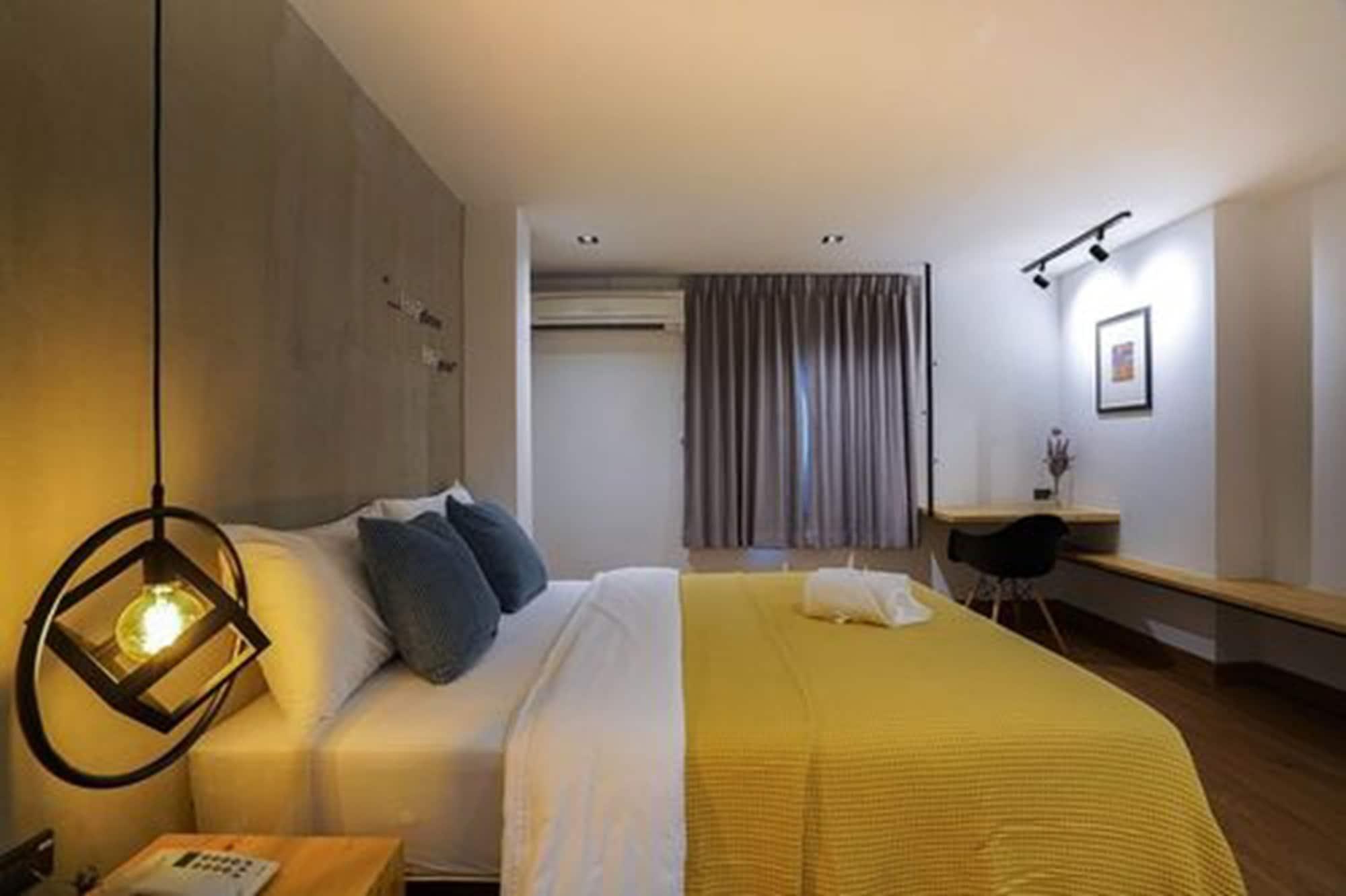 Hap@Sathorn Hotel Banguecoque Exterior foto